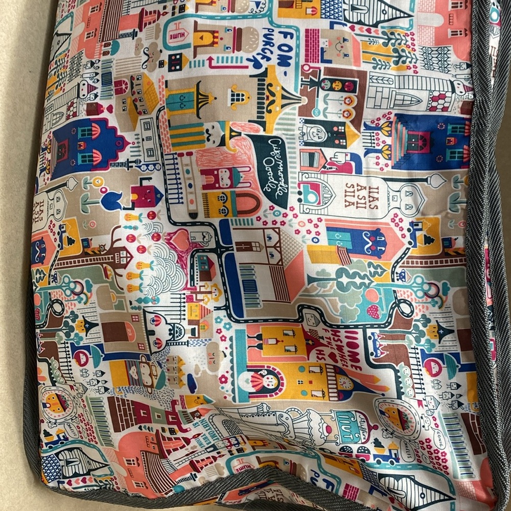 LeSportsac carrying bag 20 inches long 14 inches tall - Picture 3 of 6